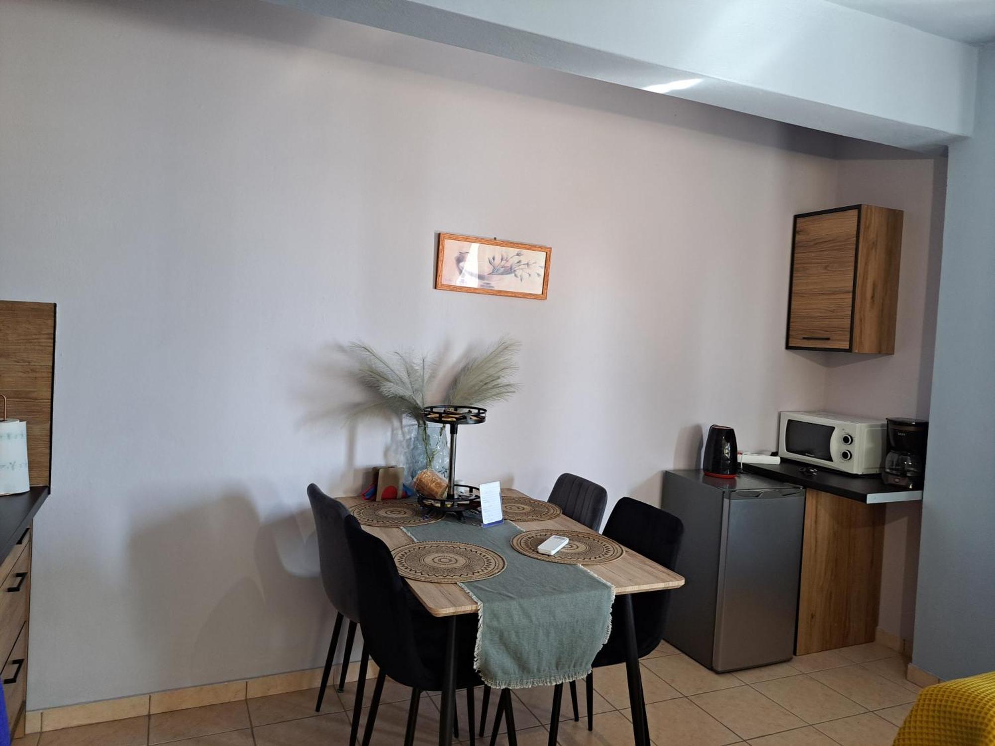 Seashell Apartment Artemida  Ngoại thất bức ảnh